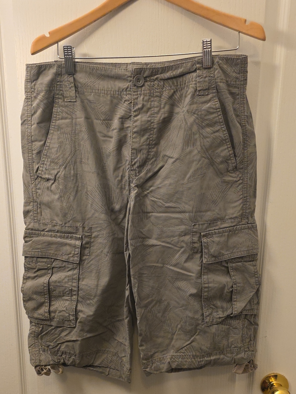 Men's Gray Cargo Shorts with Utility Pockets